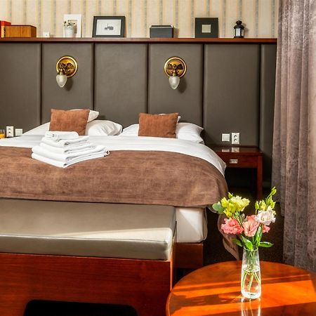 Hotel Golden Eagle Levice Bagian luar foto