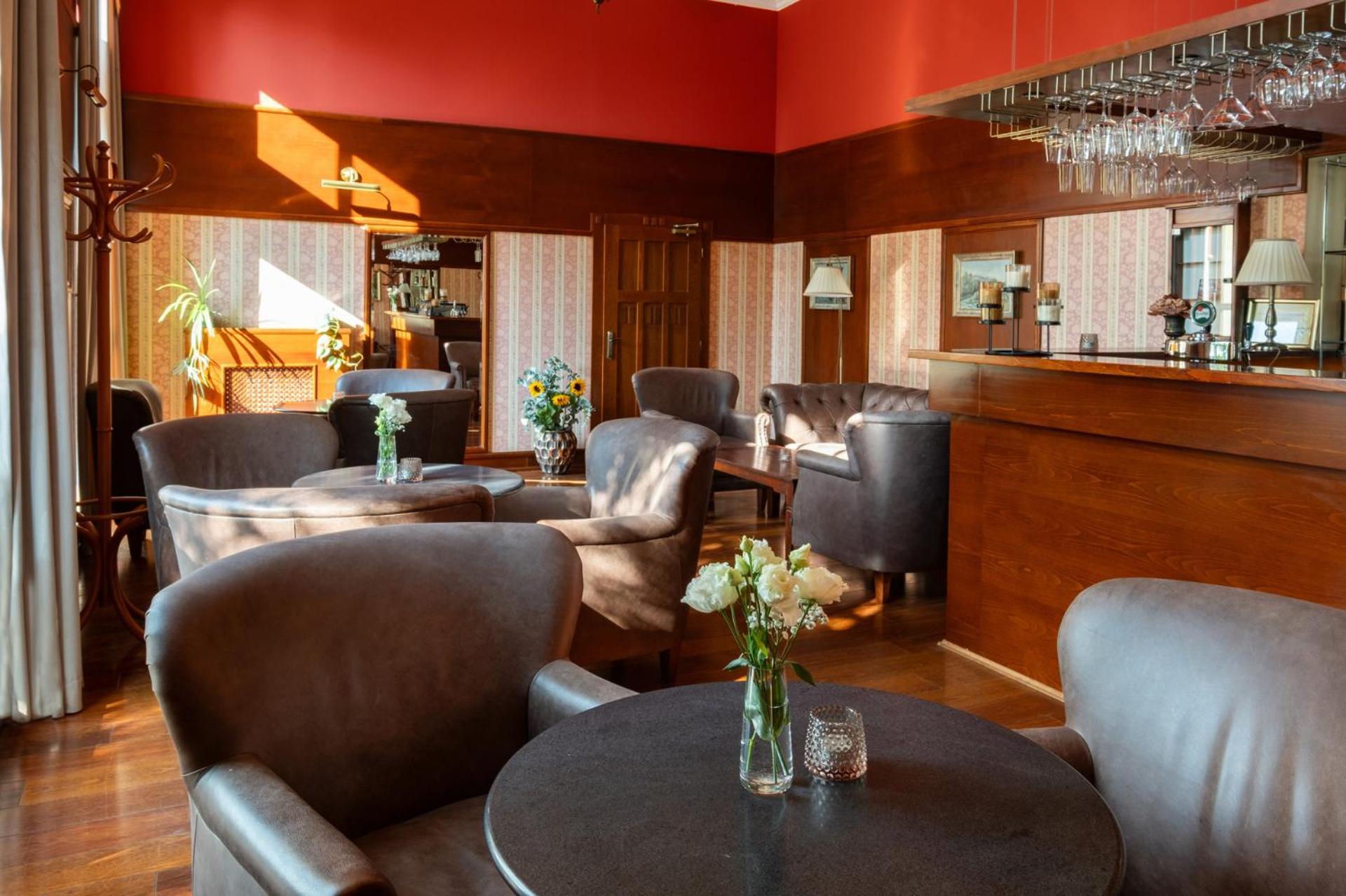 Hotel Golden Eagle Levice Bagian luar foto