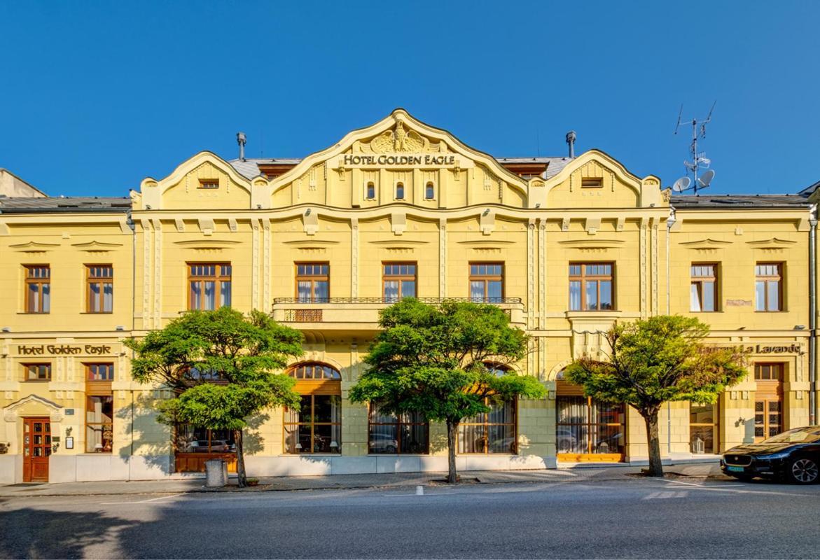 Hotel Golden Eagle Levice Bagian luar foto